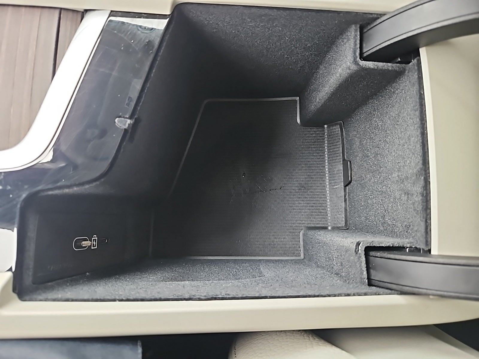 2022 Volvo XC60 B5 Momentum hybrid