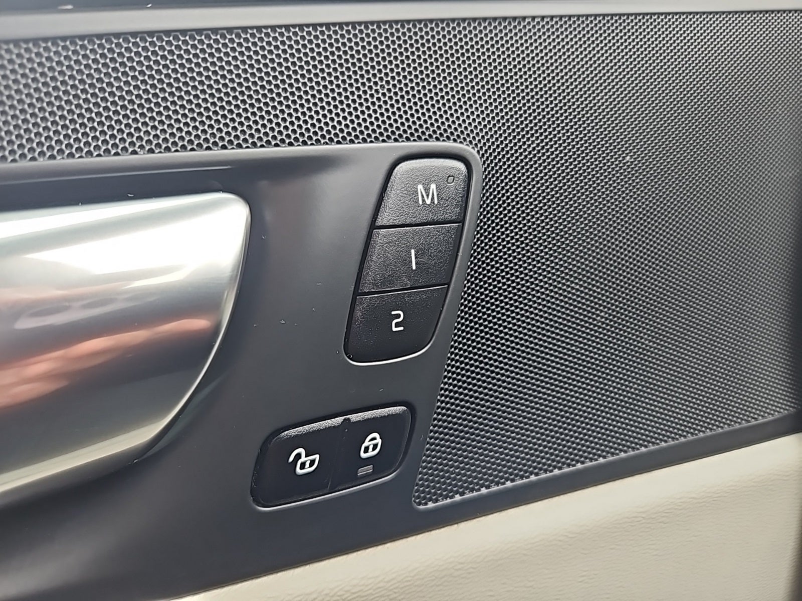 2022 Volvo XC60 B5 Momentum hybrid