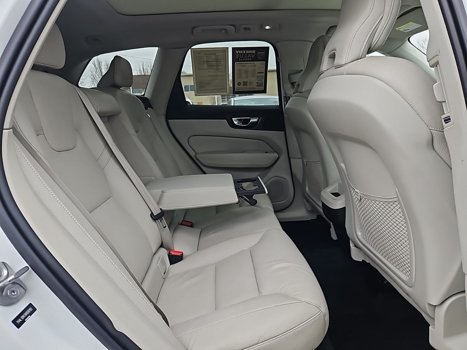 2022 Volvo XC60 B5 Momentum hybrid