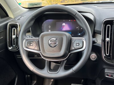 2023 Volvo XC40 B5 Plus Dark Theme