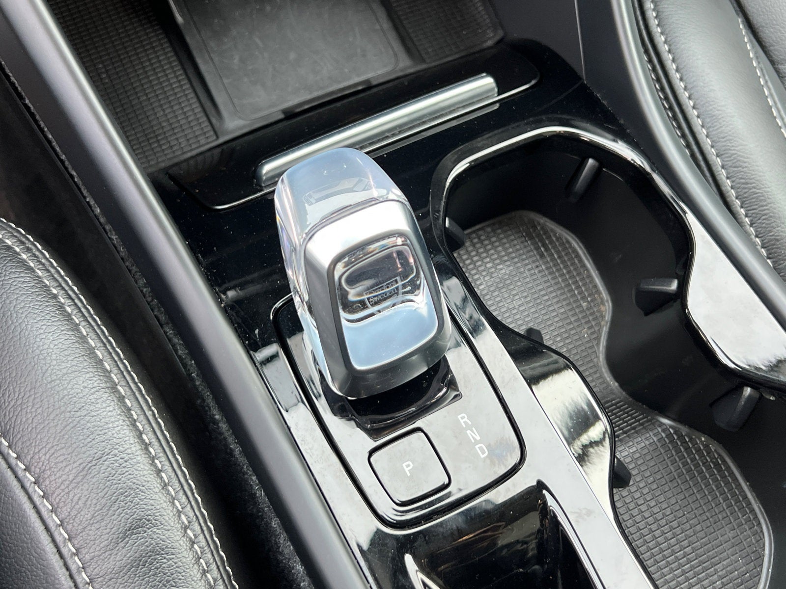 2023 Volvo XC40 B5 Plus Dark Theme