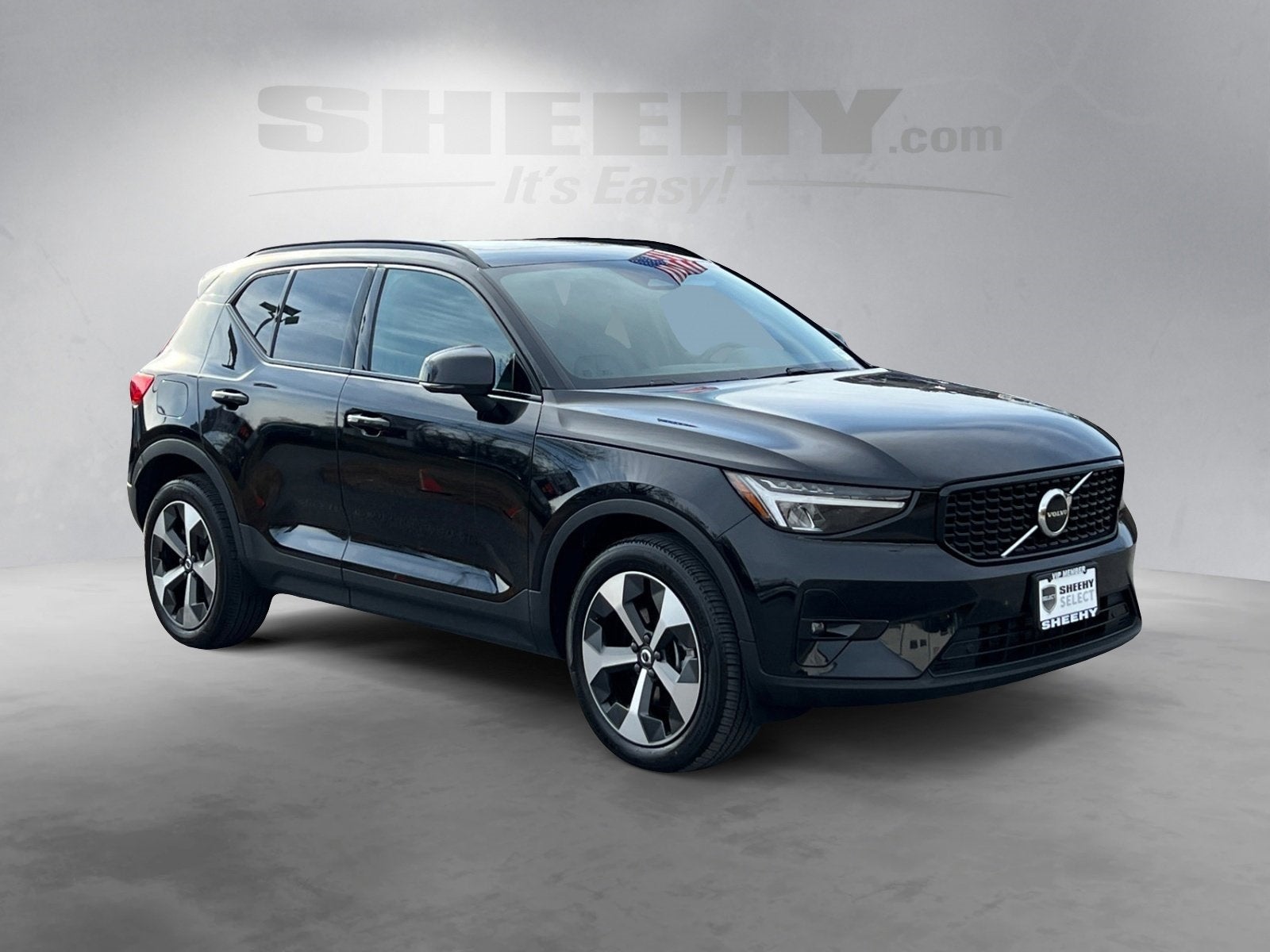 2023 Volvo XC40 B5 Plus Dark Theme