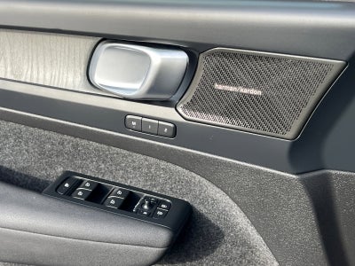 2023 Volvo XC40 B5 Plus Dark Theme