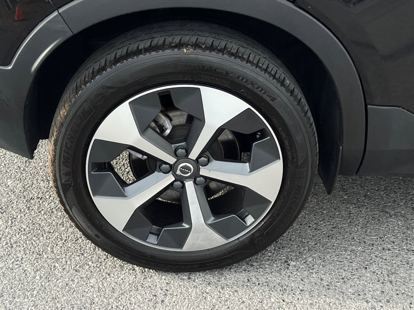 2023 Volvo XC40 B5 Plus Dark Theme