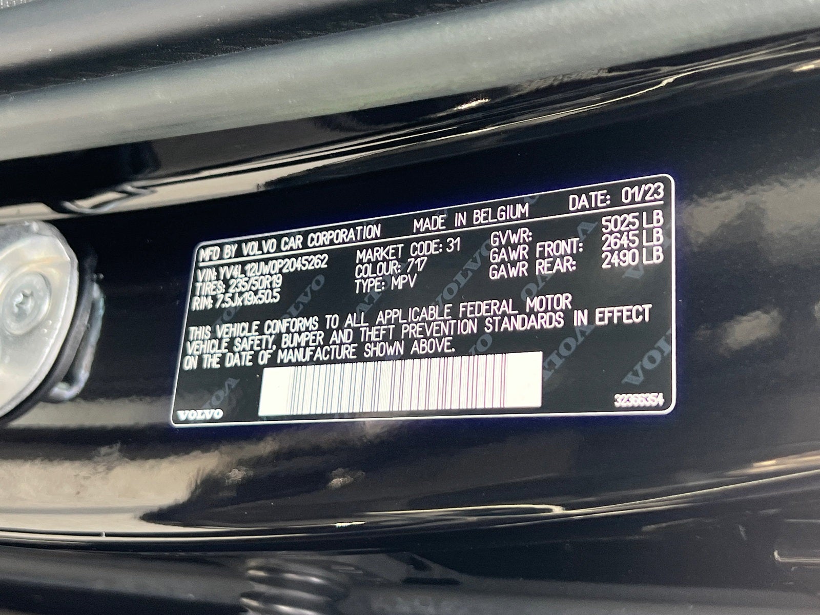 2023 Volvo XC40 B5 Plus Dark Theme