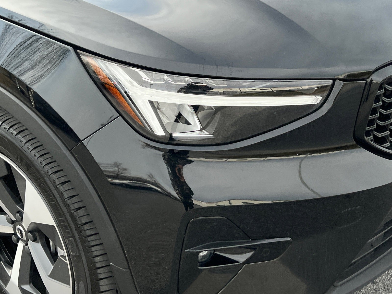 2023 Volvo XC40 B5 Plus Dark Theme