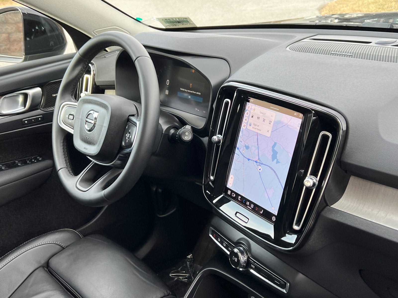 2023 Volvo XC40 B5 Plus Dark Theme