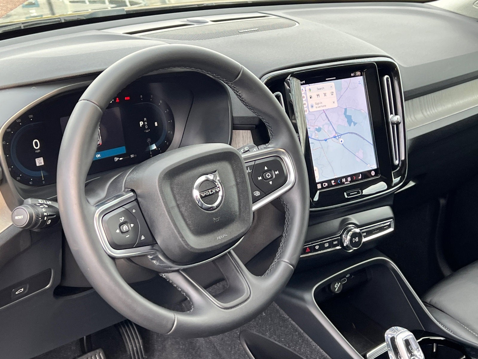 2023 Volvo XC40 B5 Plus Dark Theme