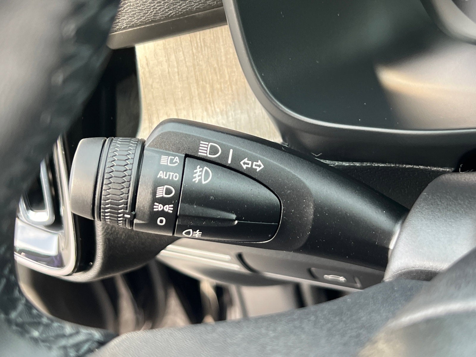 2023 Volvo XC40 B5 Plus Dark Theme