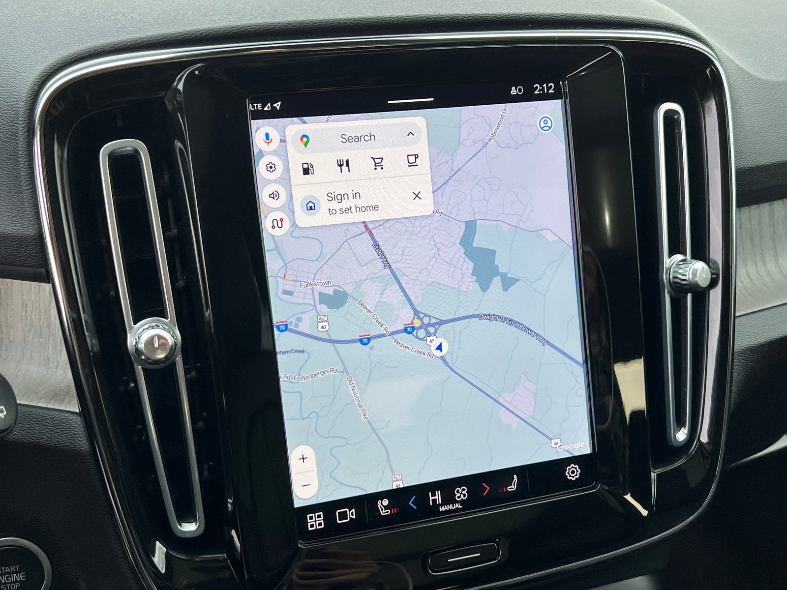 2023 Volvo XC40 B5 Plus Dark Theme