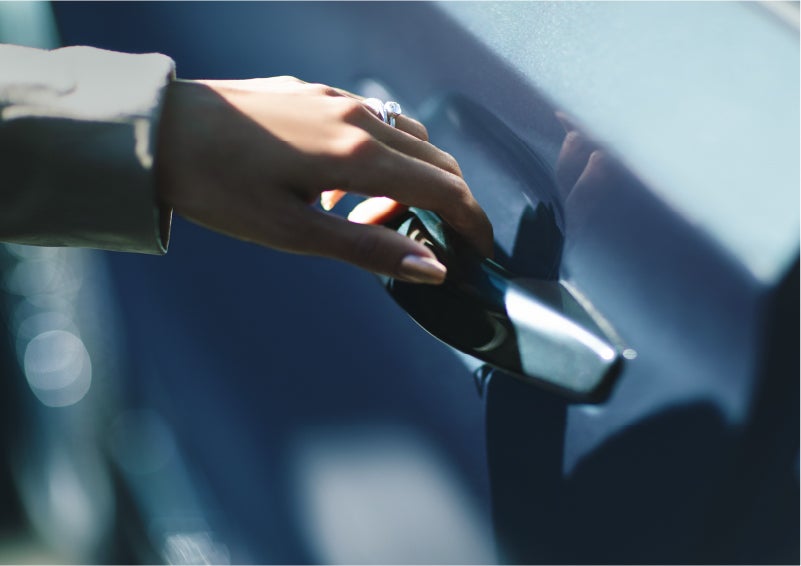 A hand gracefully grips the Light Touch Handle of a 2023 Lincoln Aviator® SUV to demonstrate its ease of use | Sheehy Lincoln of Gaithersburg in Gaithersburg MD