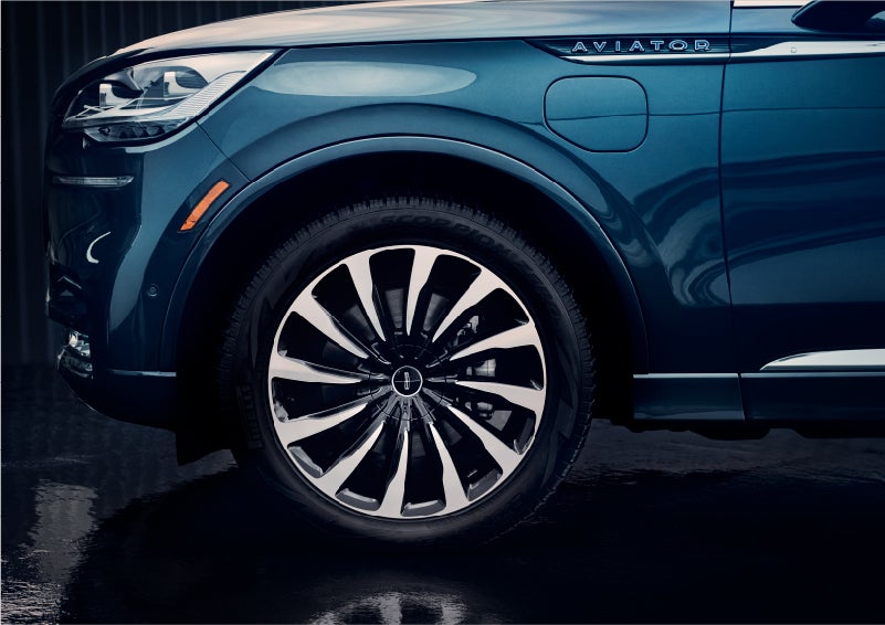 The 2023 Lincoln Aviator® Black Label Grand Touring model with unique 12-spoke wheel | Sheehy Lincoln of Gaithersburg in Gaithersburg MD