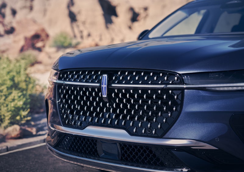 The stylish grille of a 2024 Lincoln Nautilus® SUV sparkles in the sunlight. | Sheehy Lincoln of Gaithersburg in Gaithersburg MD
