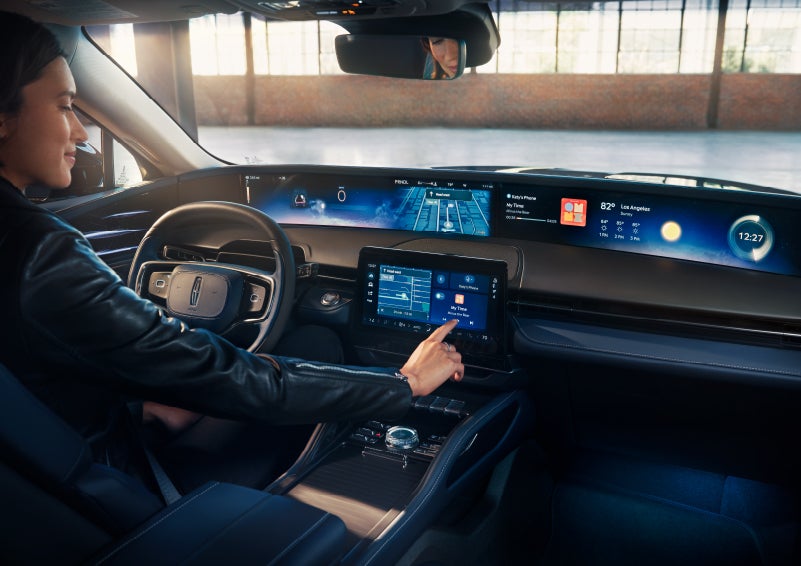 The driver of a 2025 Lincoln Nautilus® SUV interacts with the center touchscreen. | Sheehy Lincoln of Gaithersburg in Gaithersburg MD
