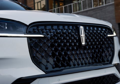 The front grille of a 2026 Lincoln Aviator® SUV is shown. | Sheehy Lincoln of Gaithersburg in Gaithersburg MD