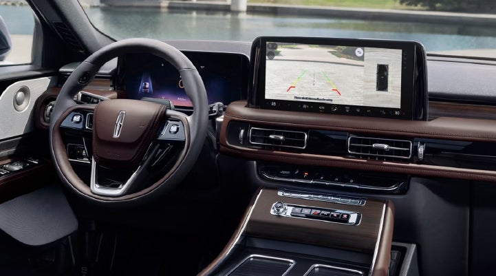 The backup camera of the 2027 Lincoln Aviator® SUV is displayed on screen. | Sheehy Lincoln of Gaithersburg in Gaithersburg MD